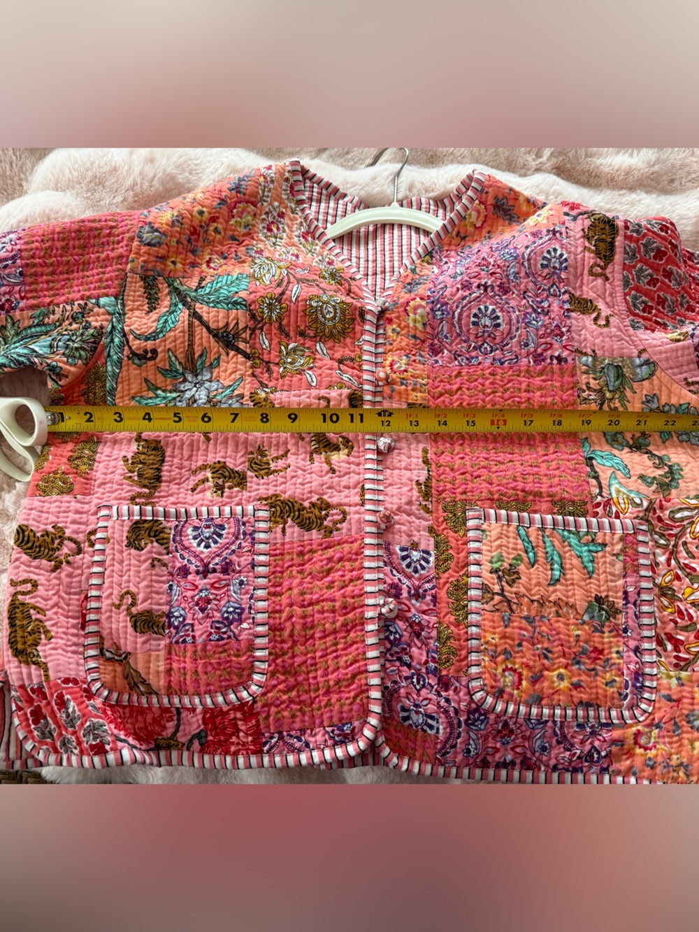 Quilted patchwork multicolor jacket. Button-Up with fun lining - Picture 3 of 4
